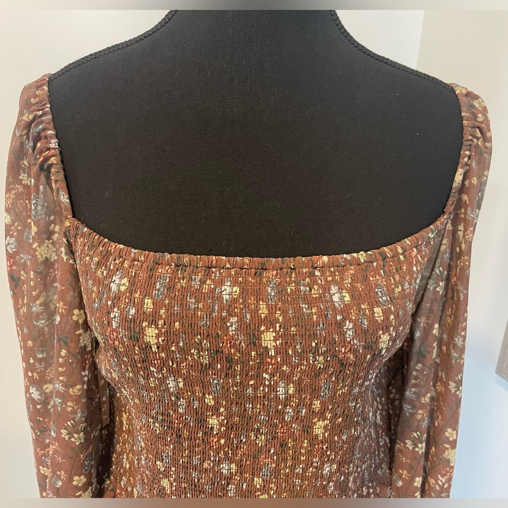 Aritzia Wilfred Saga Brown Floral Smocked Long Sheer Sleeve Crop Top NWT! - Picture 5 of 11